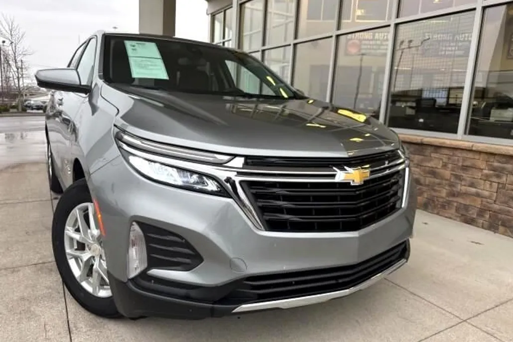 2023 Chevrolet Equinox LT photo 1