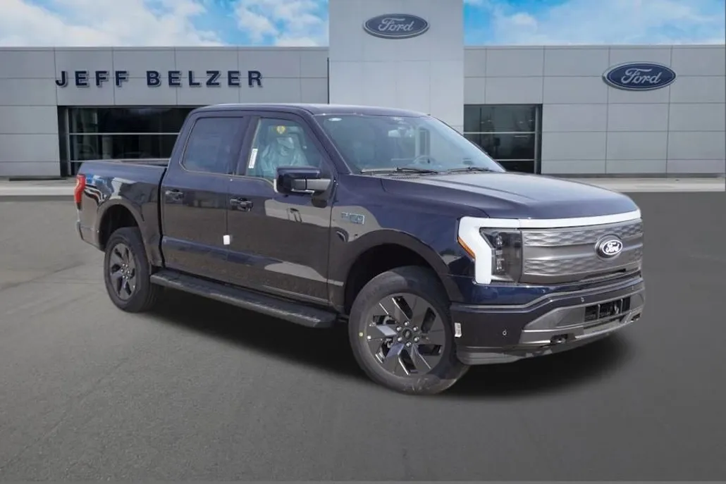 2025 Ford F-150 Lightning Lariat photo 1