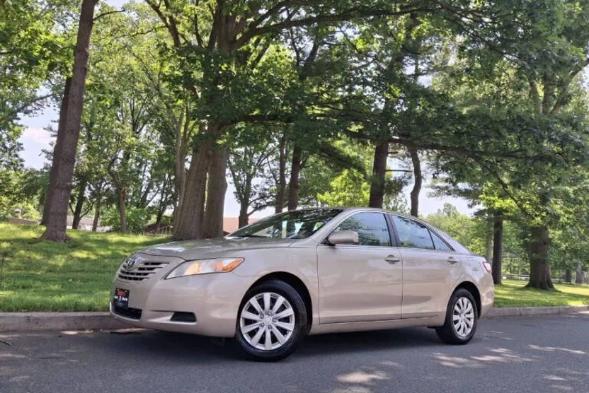 2007 Toyota Camry LE photo 1