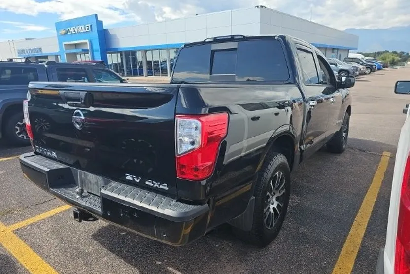2021 Nissan Titan SV photo 1