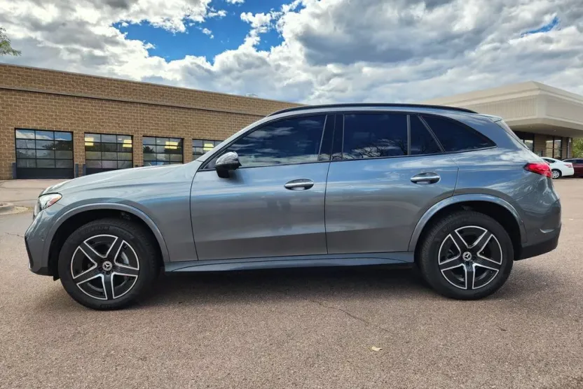2023 Mercedes Benz GLC 300 4MATIC photo 1