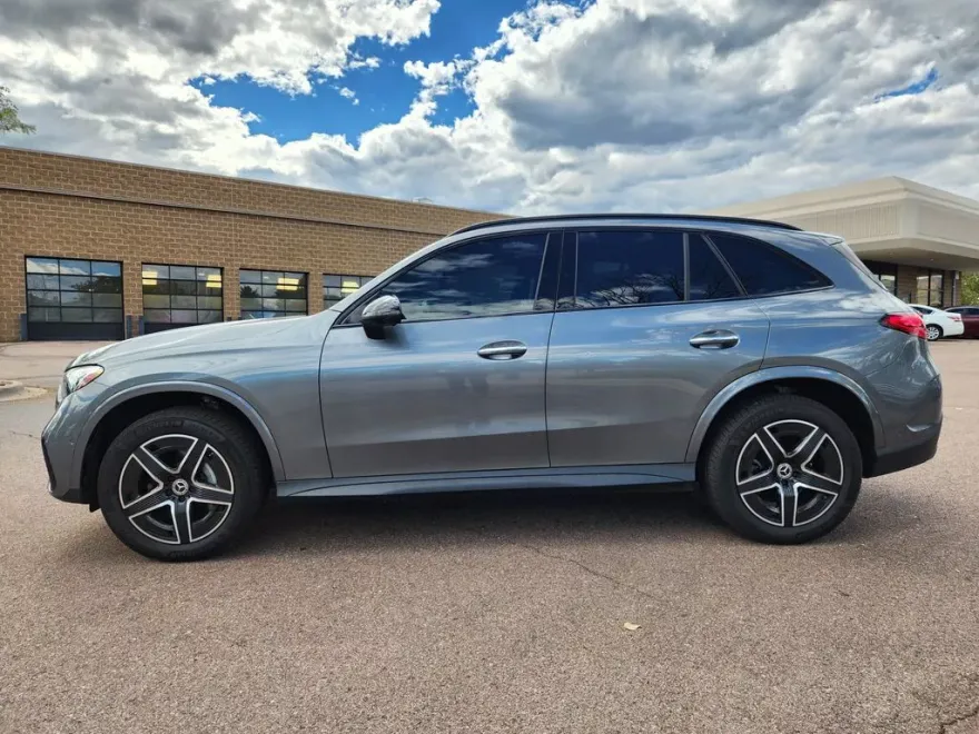 2023 Mercedes Benz GLC 300 4MATIC photo 1