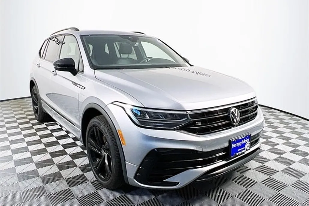 2024 Volkswagen Tiguan SE R-Line Black photo 1
