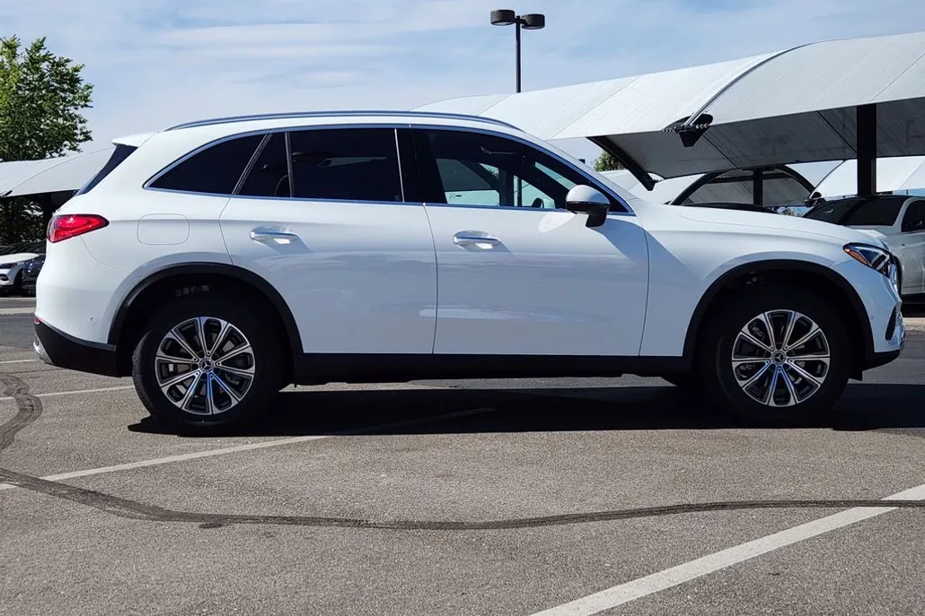 2026 Mercedes Benz GLC 300 4MATIC photo 1