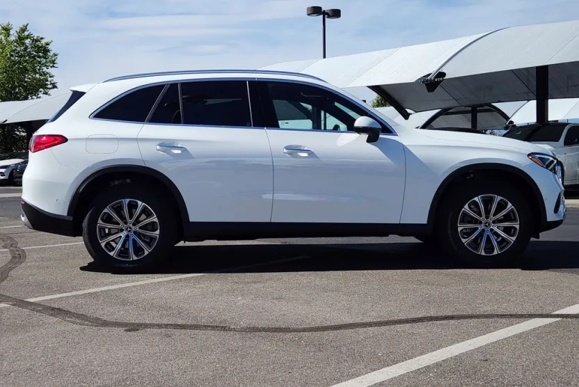 2026 Mercedes Benz GLC 300 4MATIC photo 1