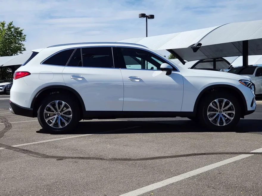 2026 Mercedes Benz GLC 300 4MATIC photo 1