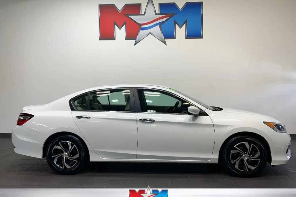 2016 Honda Accord LX photo 1