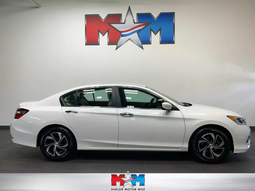 2016 Honda Accord LX photo 1