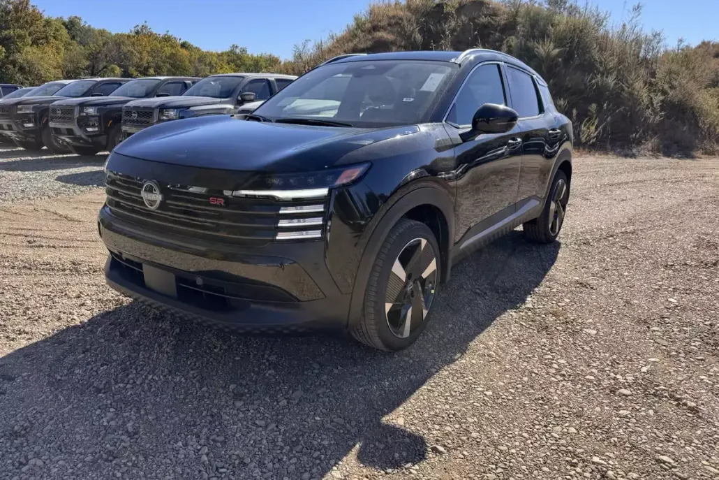 2025 Nissan Kicks SR photo 1