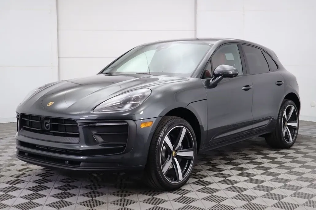 2025 Porsche Macan Base photo 1