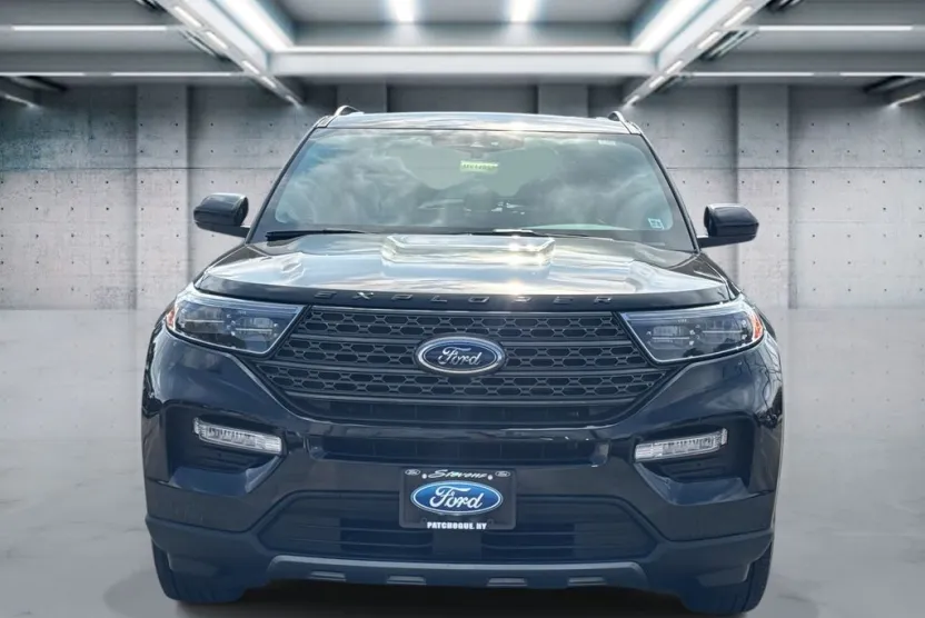 2022 Ford Explorer XLT photo 1