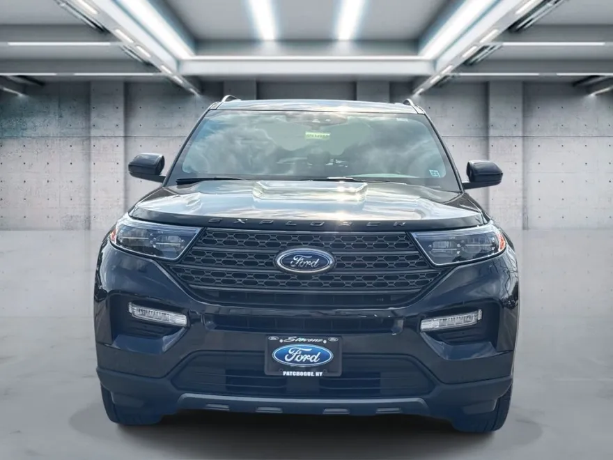 2022 Ford Explorer XLT photo 1