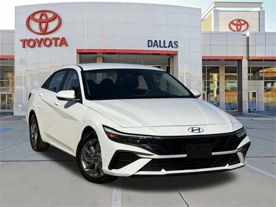 2024 Hyundai Elantra SEL photo 1