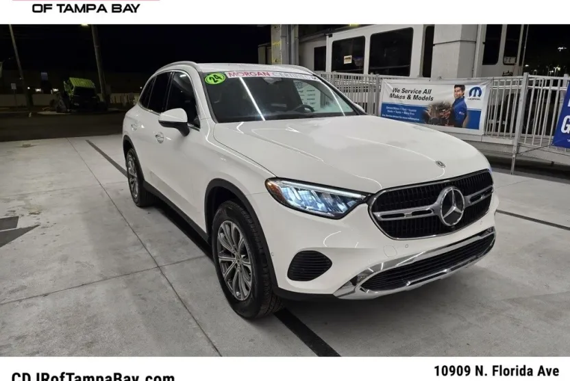 2024 Mercedes Benz GLC 300 photo 1