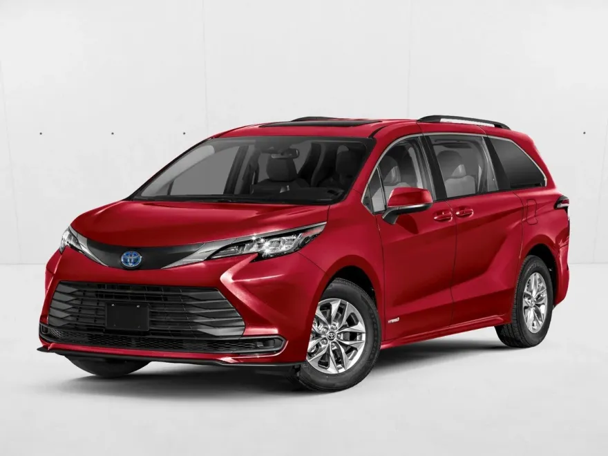 2025 Toyota Sienna LE photo 1