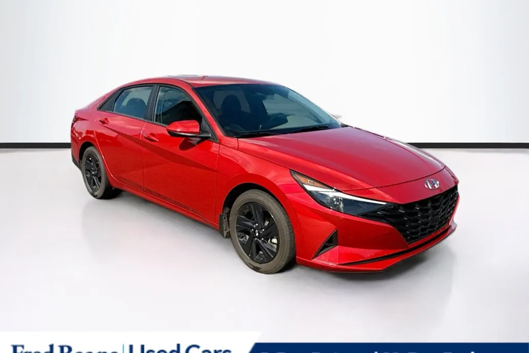 2023 Hyundai Elantra SEL photo 1
