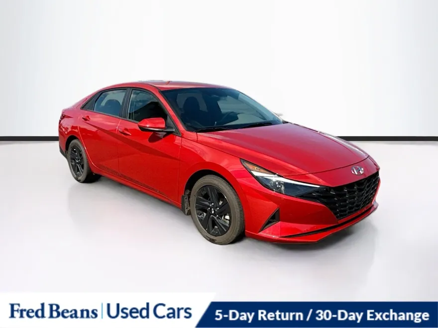 2023 Hyundai Elantra SEL photo 1