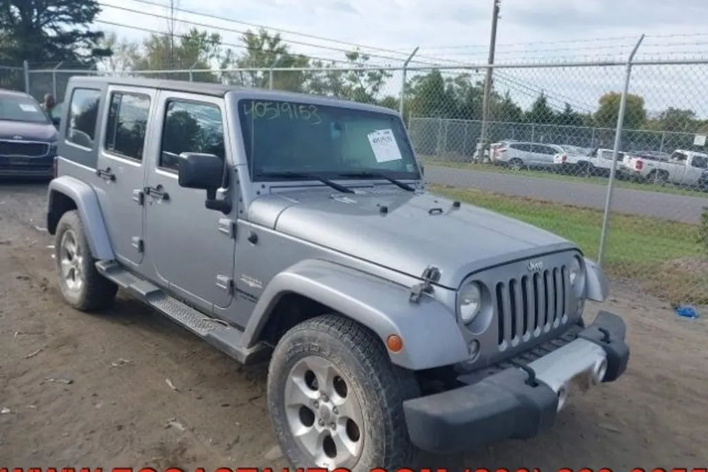 2015 Jeep Wrangler Unlimited Sahara photo 1