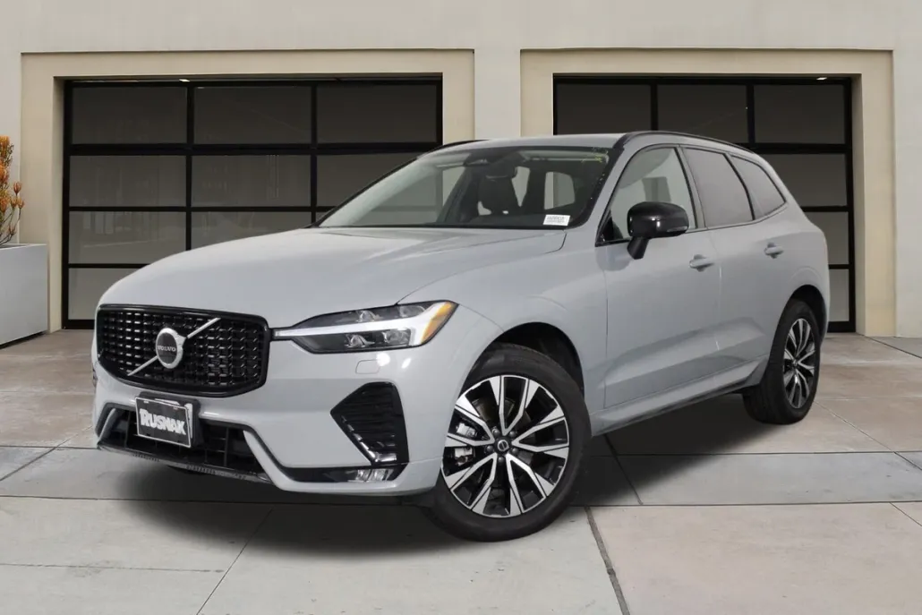 2025 Volvo XC60 B5 Core photo 1