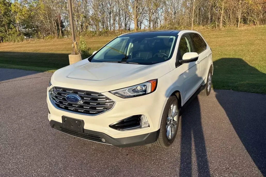2021 Ford Edge Titanium photo 1