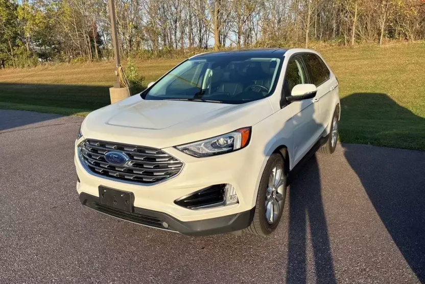 2021 Ford Edge Titanium photo 1