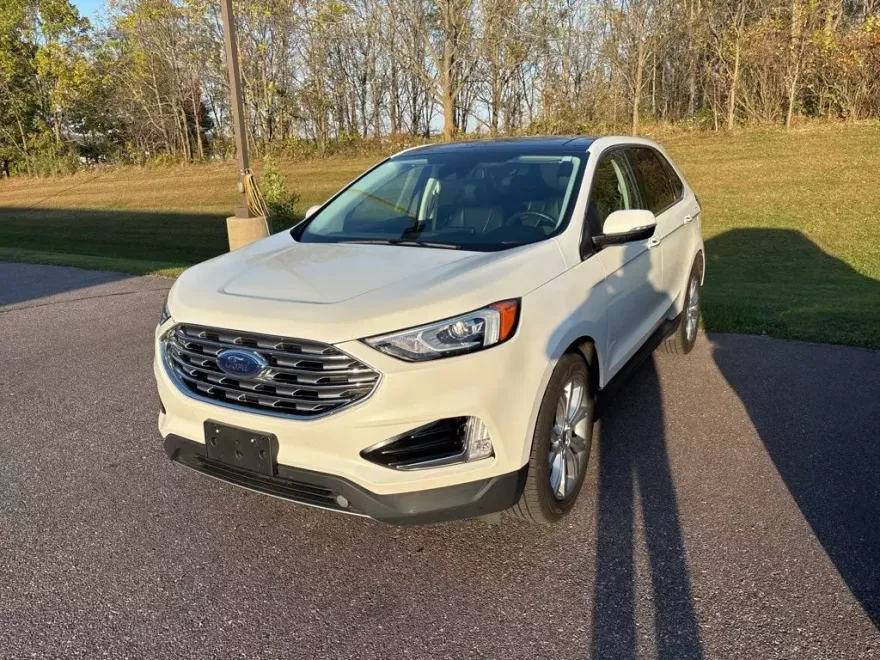 2021 Ford Edge Titanium photo 1