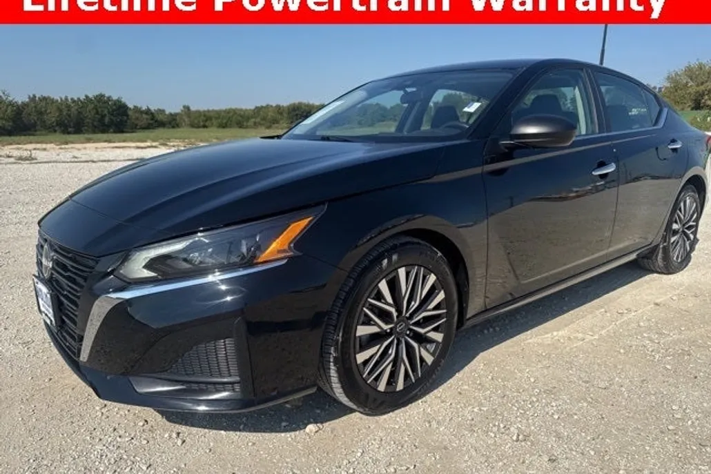 2024 Nissan Altima 2.5 SV photo 1