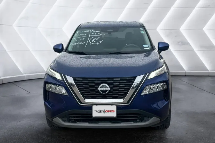 2023 Nissan Rogue SV photo 1