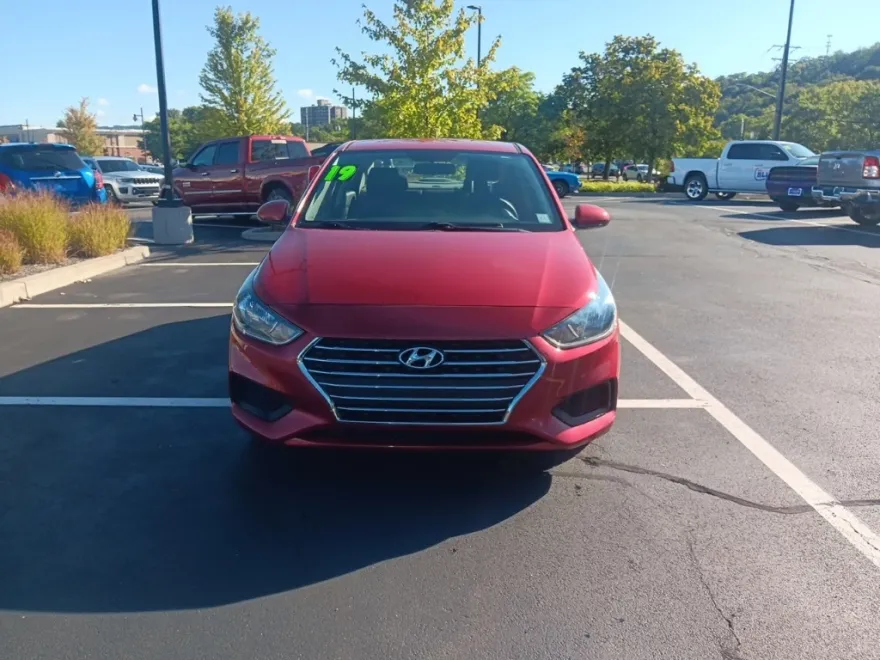 2019 Hyundai Accent SE photo 1