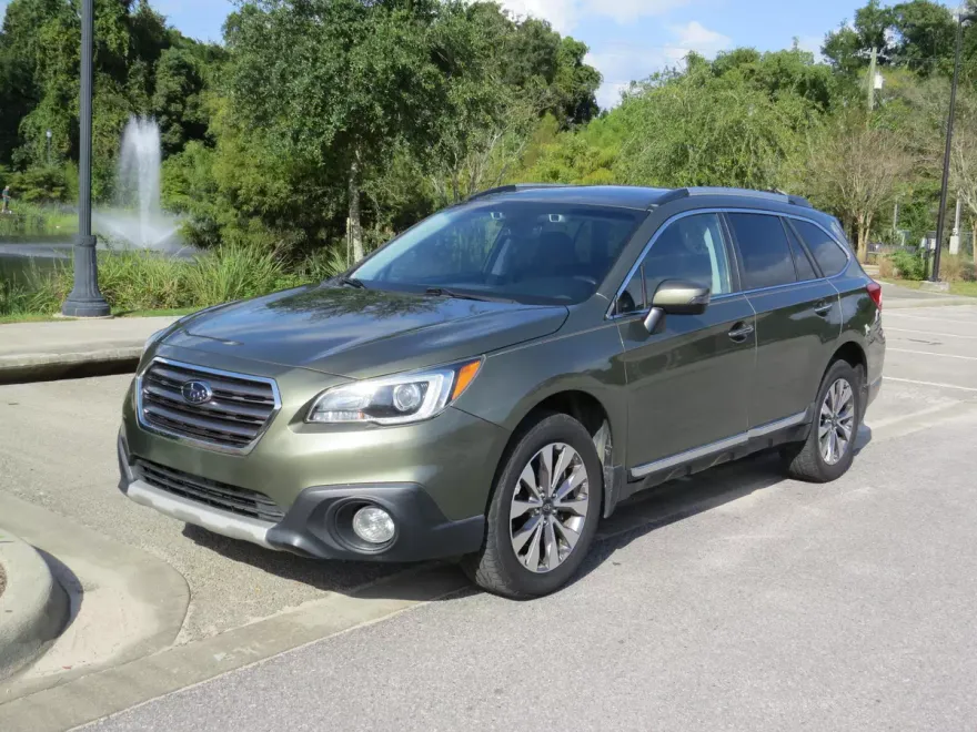 2017 Subaru Outback Touring photo 1