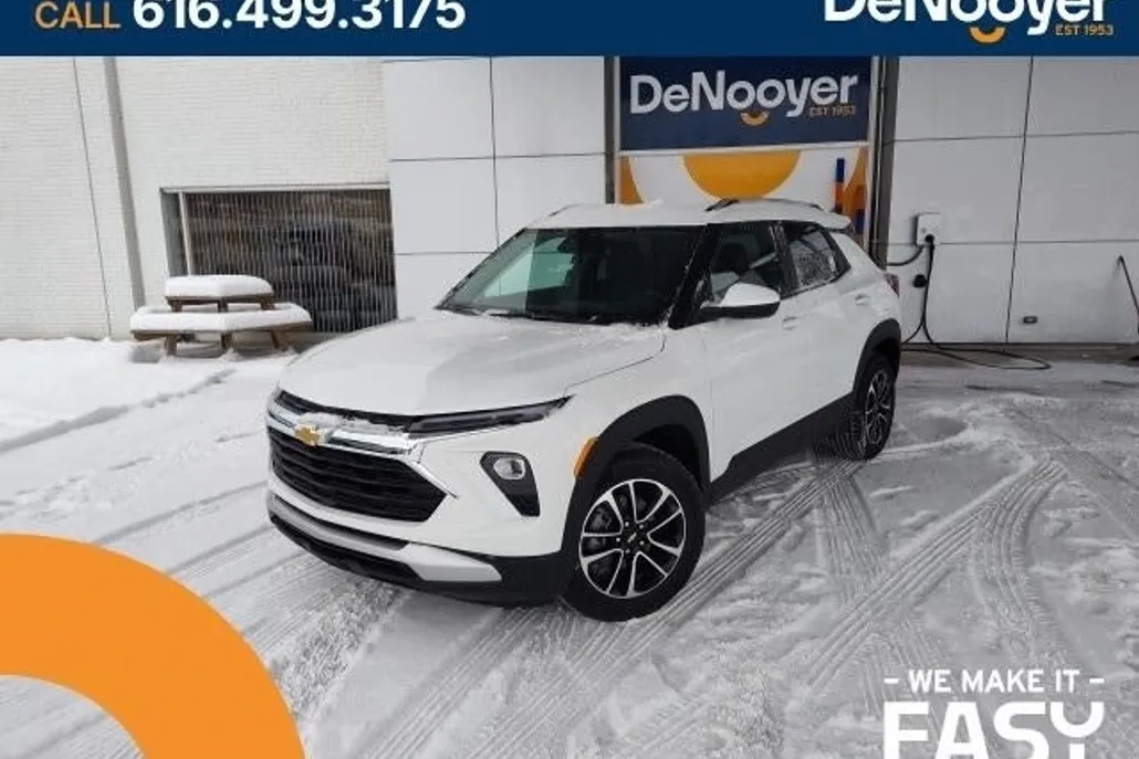2025 Chevrolet Trailblazer LT photo 1