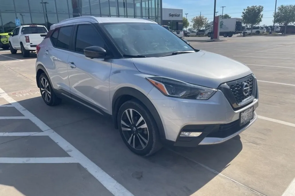 2019 Nissan Kicks SR photo 1
