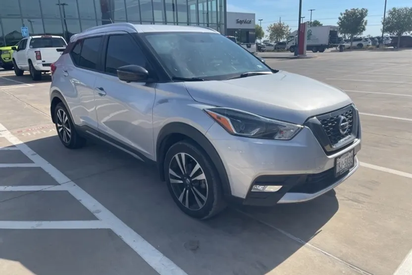 2019 Nissan Kicks SR photo 1