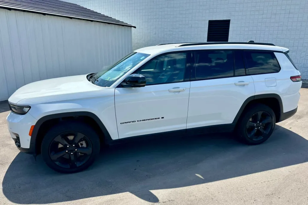 2023 Jeep Grand Cherokee Limited photo 1