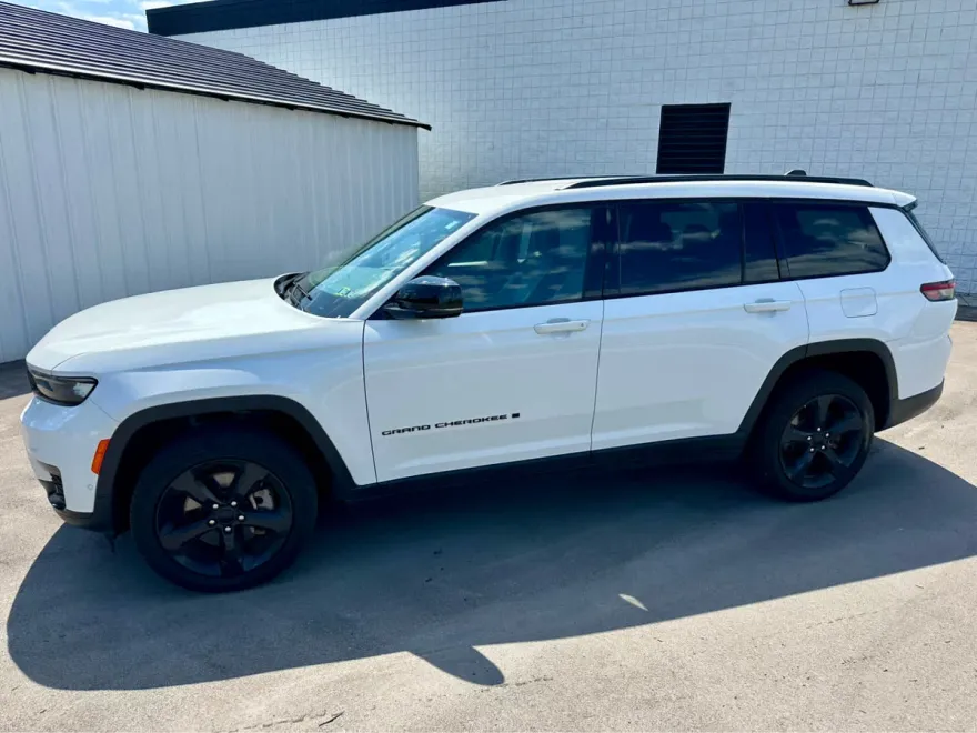 2023 Jeep Grand Cherokee Limited photo 1