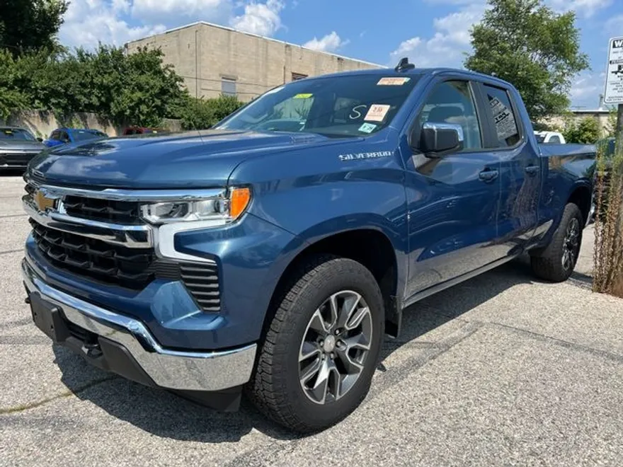 2024 Chevrolet Silverado 1500 LT photo 1