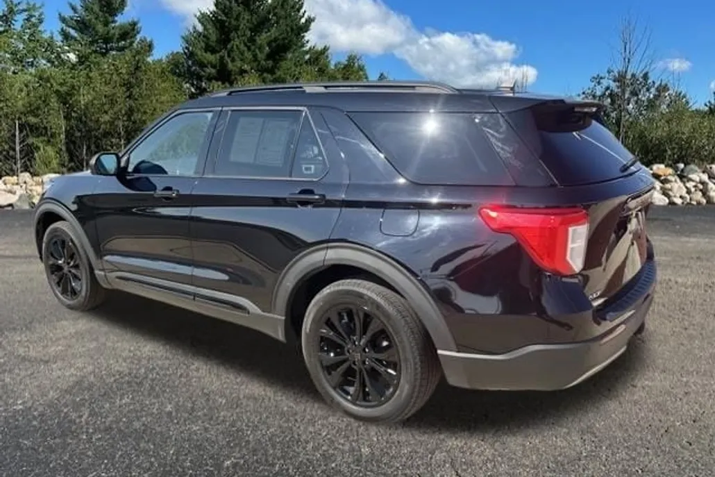 2021 Ford Explorer XLT photo 1