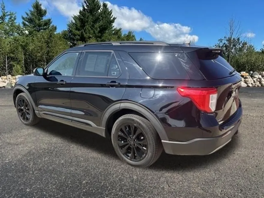 2021 Ford Explorer XLT photo 1