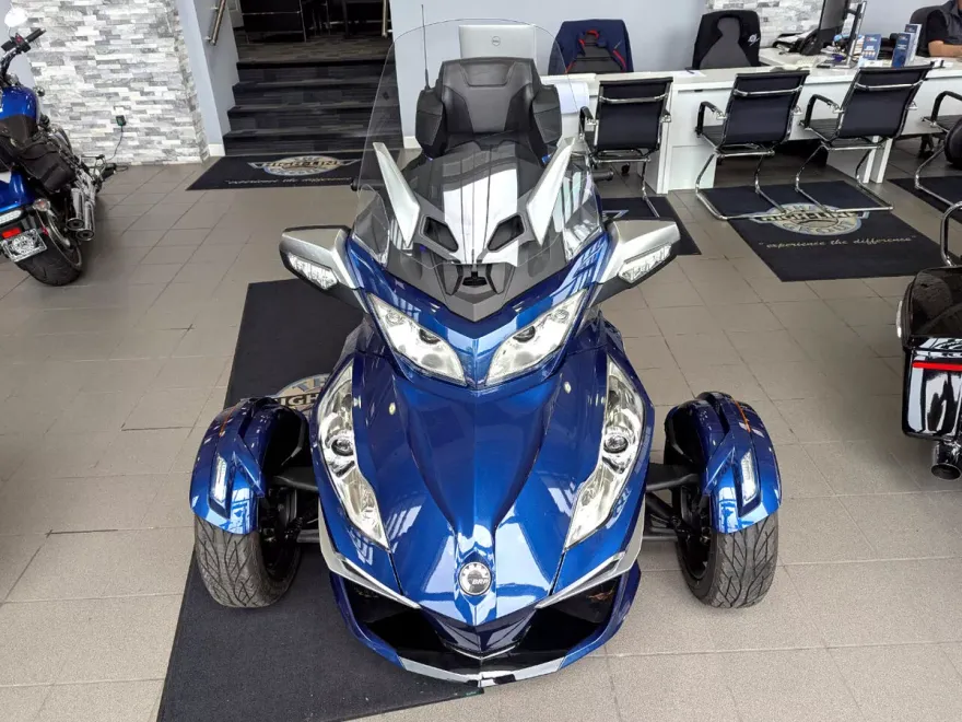 2016 Can Am Spyder Spyder RT photo 1