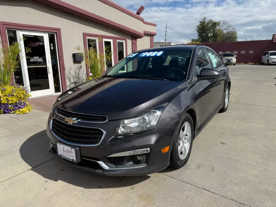 2015 Chevrolet Cruze LT photo 1
