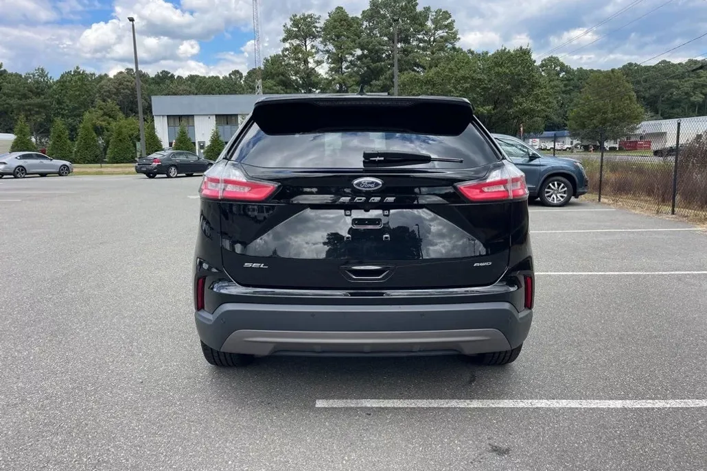 2024 Ford Edge SEL photo 1