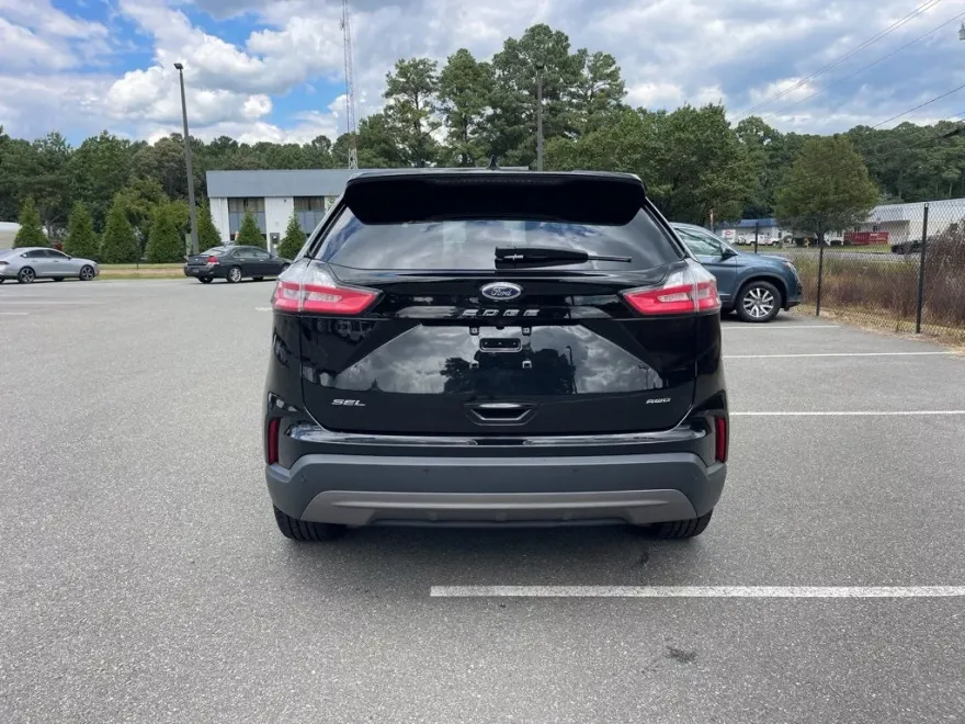 2024 Ford Edge SEL photo 1