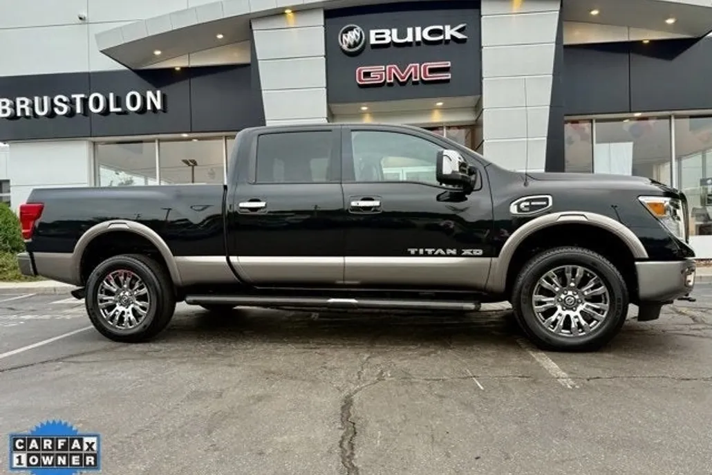 2018 Nissan Titan Platinum Reserve photo 1
