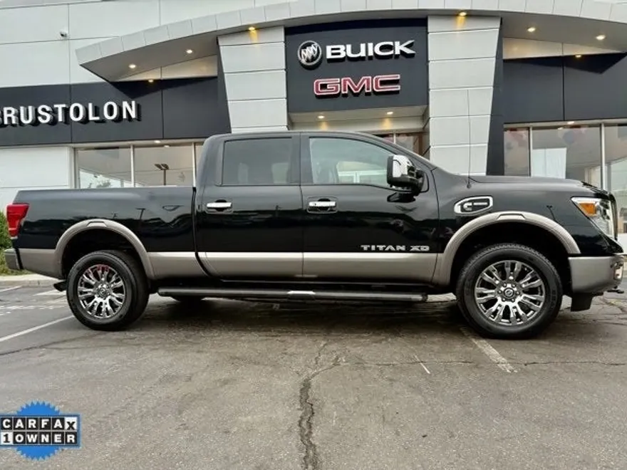 2018 Nissan Titan Platinum Reserve photo 1