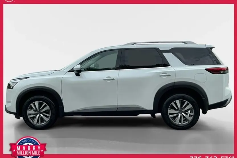 2025 Nissan Pathfinder SL photo 1