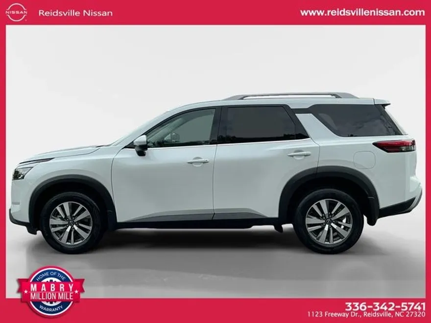 2025 Nissan Pathfinder SL photo 1