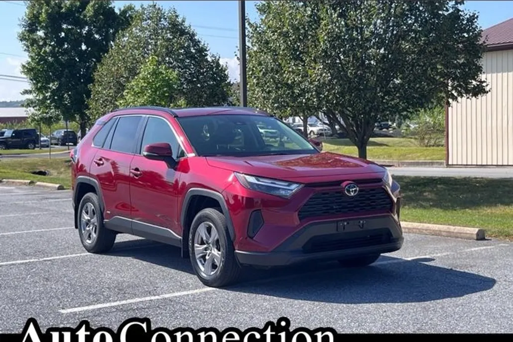 2017 Toyota RAV4 Hybrid XLE photo 1