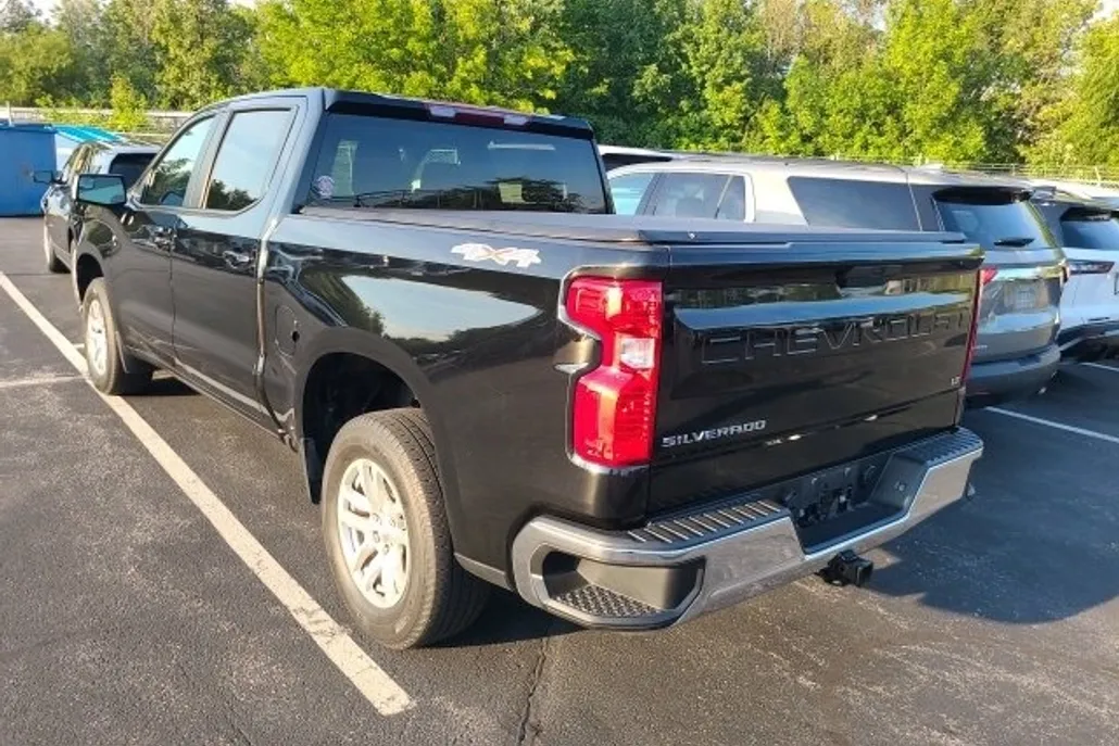 2022 Chevrolet Silverado 1500 LT photo 1