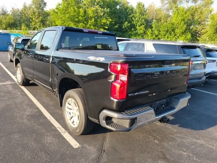 2022 Chevrolet Silverado 1500 LT photo 1