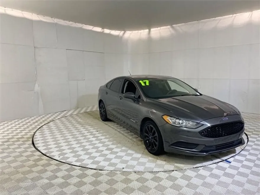 2017 Ford Fusion Hybrid SE photo 1